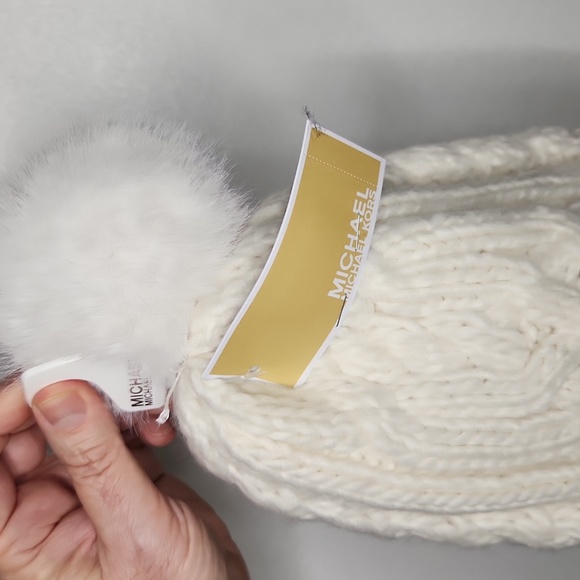 NWT MICHAEL KORS knit Black Or Cream beanie w/pompom (Price For 1 Pc) - Picture 4 of 4